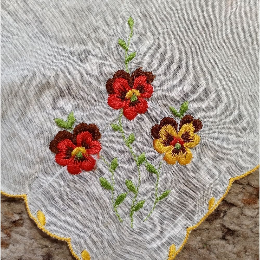 Pansies handkerchief - Picture 2 of 5